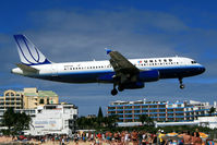 N401UA @ SXM - visitor