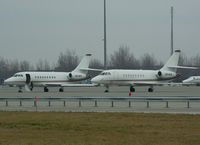 CS-DLB @ LOWW - 2x Netjets Europe Falcon 2000