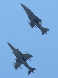 VA1B-25 @ LFTH - VA.1B-25 | 01-915  &VA.1B-39 | 01-927 - by Clément R.