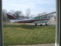 N42949 @ 3HO - A cessna on the small tarmac.