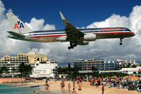 N695AN @ SXM - visitor