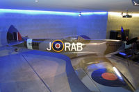 TE456 - At the Auckland Museum - by Micha Lueck