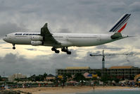 F-GLZS @ SXM - visitor