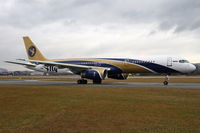EI-DUC @ LOWS - Taxing to rwy