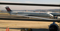 N902DE @ KDCA - DCA, VA - by Ronald Barker