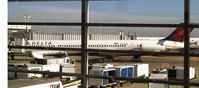 N902DE @ KDCA - DCA, VA - by Ronald Barker