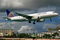N405UA @ SXM - visitor