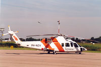 PH-NZV @ EHKD - Schreiner North Sea Helicopters.

Den Helder Airport Open House 2005 - by Henk Geerlings