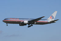 N366AA @ DFW - American Airlines landing at DFW Airport