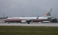 N932AN @ MIA - American 737 - by Florida Metal