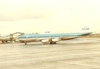 PH-BUM @ EHAM - KLM . Lateron converted to SUD ( Stretched Upper Deck ) - by Henk Geerlings
