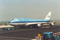 PH-BUM @ EHAM - KLM , photo taken by Martijn Geerlings - by Henk Geerlings