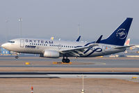 YR-BGF @ VIE - TAROM - by Chris Jilli