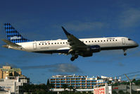 N306JB @ SXM - visitor