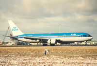 PH-BZC @ EHAM - KLM - by Henk Geerlings