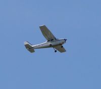N54678 @ POC - Flying over runway 8R - by Helicopterfriend