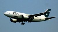 AP-BDZ @ KUL - Pakistan International Airlines - PIA - by tukun59@AbahAtok