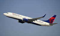 N385DN @ KLAX - Departing LAX on 25R - by Todd Royer