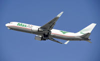 N526LA @ KLAX - Departing LAX on 25R - by Todd Royer