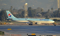 HL8212 @ KLAX - Taxiing to gate - by Todd Royer