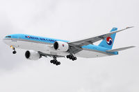 HL8251 @ VIE - Korean Air Cargo