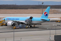 HL8251 @ VIE - Korean Air Cargo