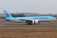 HL8251 @ VIE - Korean Air Cargo