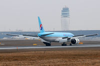 HL8251 @ VIE - Korean Air Cargo