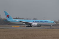 HL8251 @ LOWW - Korean Air Cargo Boeing 777F