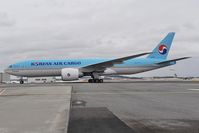 HL8251 @ LOWW - Korean Air Boeing 777-200 - by Dietmar Schreiber - VAP