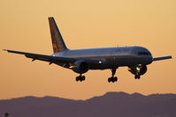 N541UA @ LAX - United Airlines N541UA (FLT UAL793) from Chicago O'Hare Int'l (KORD) on short final to RWY 7R.