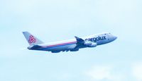LX-SCV @ SIN - Cargolux - by tukun59@AbahAtok