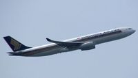 9V-STR @ SIN - Singapore Airlines - by tukun59@AbahAtok