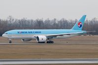 HL8251 @ LOWW - Korean Air 777-200 - by Andy Graf-VAP