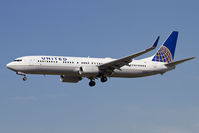 N47414 @ LAX - United Airlines N47414 (FLT UAL1148) from Newark Liberty Int'l (KEWR) on short final to RWY 25L. - by Dean Heald