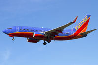 N293WN @ LAX - Southwest Airlines N293WN (FLT SWA1915) from Tucson Int'l (KTUS) on short final to RWY 25L.