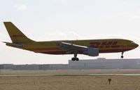 EI-EAB @ EHAM - Landing rw27 - by ghans