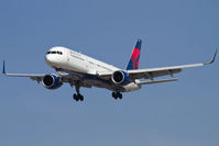 N640DL @ LAX - Delta Air Lines N640DL (FLT DAL1554) from Hartsfield-Jackson Atlanta Int'l (KATL) on short final to RWY 25L.