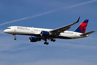 N640DL @ LAX - Delta Air Lines N640DL (FLT DAL1554) from Hartsfield-Jackson Atlanta Int'l (KATL) on short final to RWY 25L.