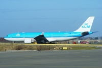 PH-AOL @ EHAM - KLM Royal Dutch Airlines - by Chris Hall