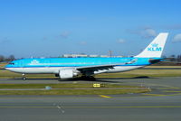 PH-AOH @ EHAM - KLM Royal Dutch Airlines - by Chris Hall