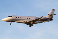 N755QS @ LAX - NetJets Aviation 2007 Gulfstream G200 N755QS (FLT EJA755) from Montreal-Trudeau (CYUL) on short final to RWY 25L. - by Dean Heald