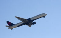 N679DA @ RSW - 757 taking off