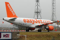 G-EZGP @ EGGW - Easyjet's 2011 Airbus A319-111, c/n: 4787 taxying in at Luton - by Terry Fletcher