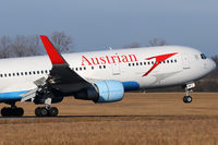 OE-LAW @ VIE - Austrian Airlines - by Chris Jilli