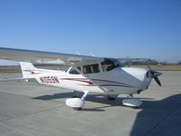 N1059N @ 2R2 - A new Skyhawk with an all glass Garmin panel. - by Robert Fitzpatrick
