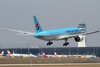 HL8251 @ VIE - Korean Air Cargo