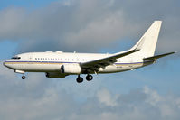A6-DAS @ EIDW - On short finals for r/w 28 - by Robert Kearney