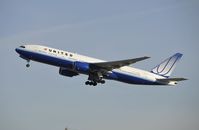 N776UA @ KLAX - Departing LAX on 25R - by Todd Royer