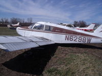 N6298W @ ISZ - cherokee 140 - by christian maurer
